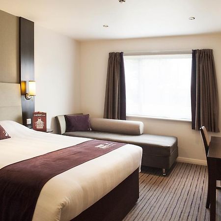 Premier Inn Basingstoke West Eksteriør billede