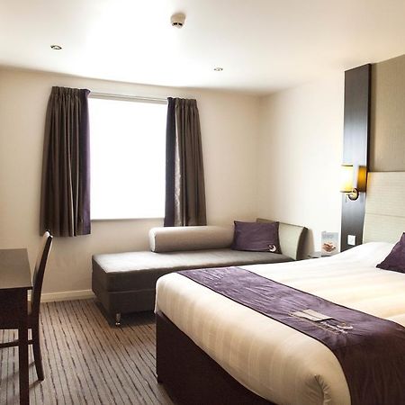 Premier Inn Basingstoke West Eksteriør billede