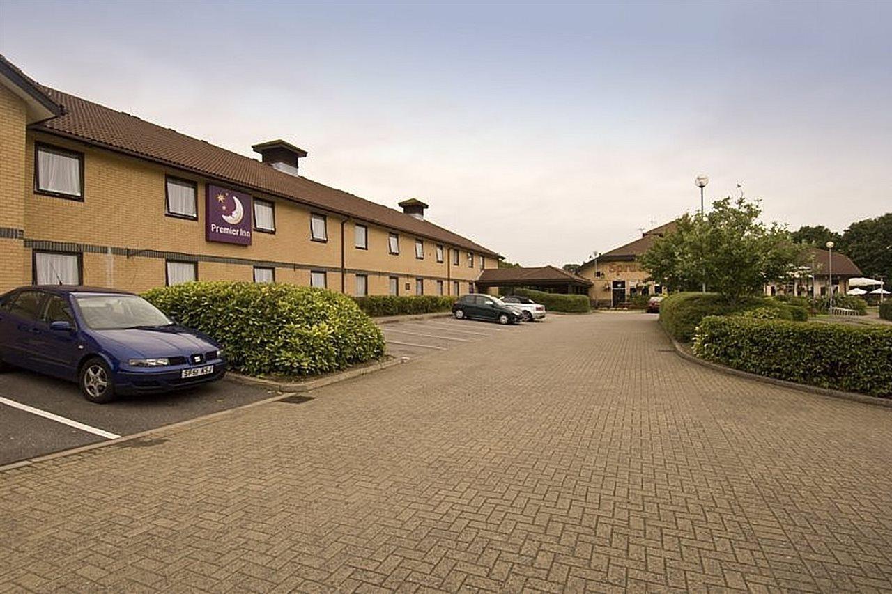 Premier Inn Basingstoke West Eksteriør billede