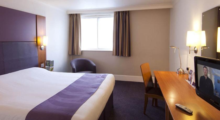 Premier Inn Basingstoke West Eksteriør billede