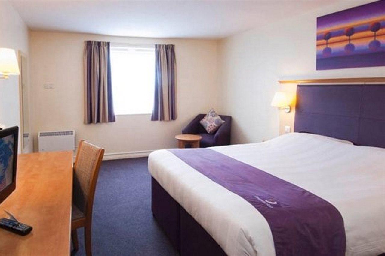 Premier Inn Basingstoke West Eksteriør billede