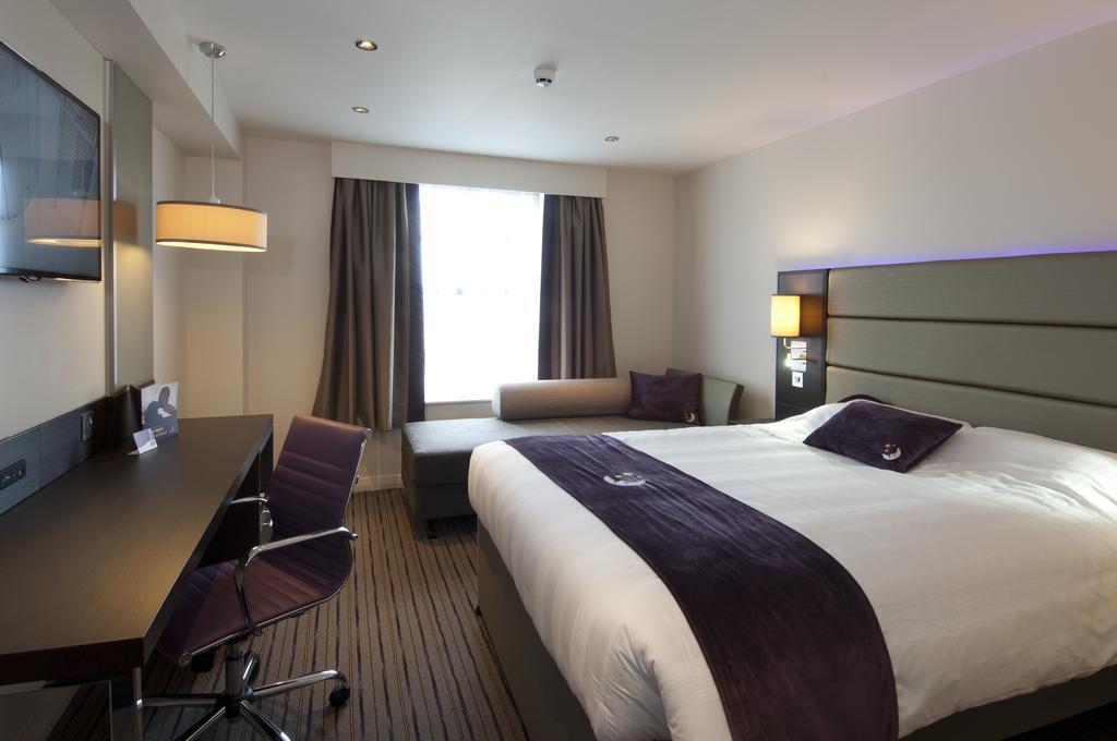 Premier Inn Basingstoke West Eksteriør billede