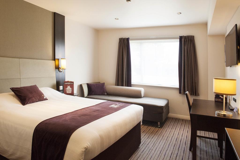 Premier Inn Basingstoke West Eksteriør billede
