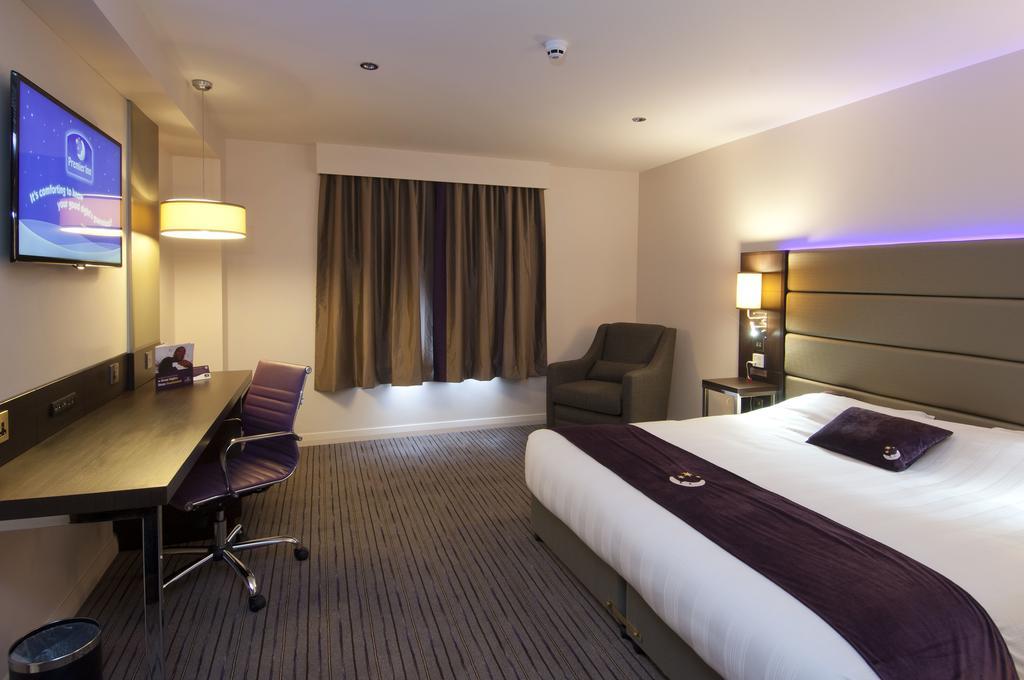 Premier Inn Basingstoke West Eksteriør billede