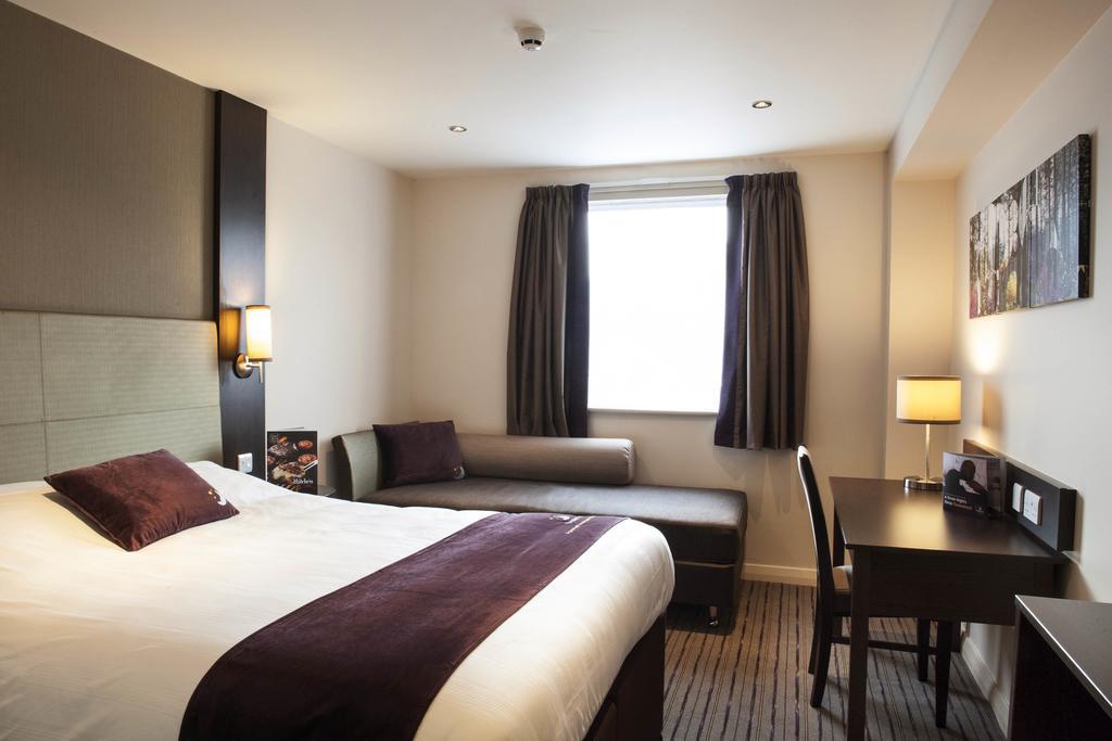 Premier Inn Basingstoke West Eksteriør billede