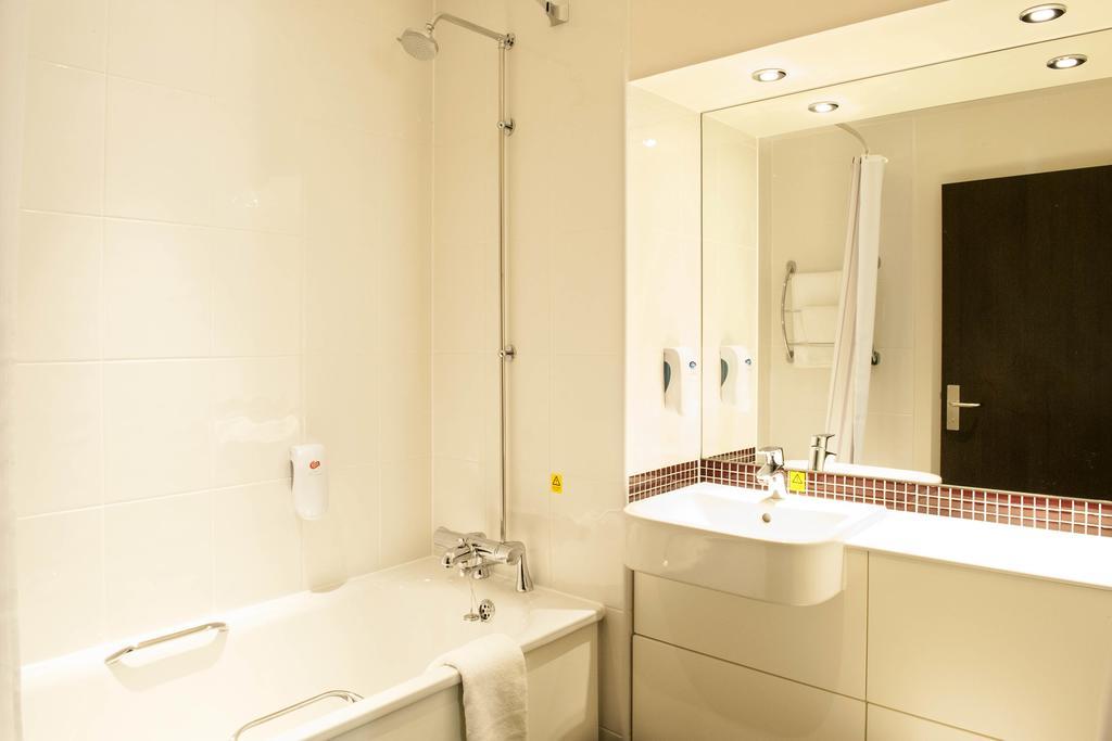Premier Inn Basingstoke West Eksteriør billede