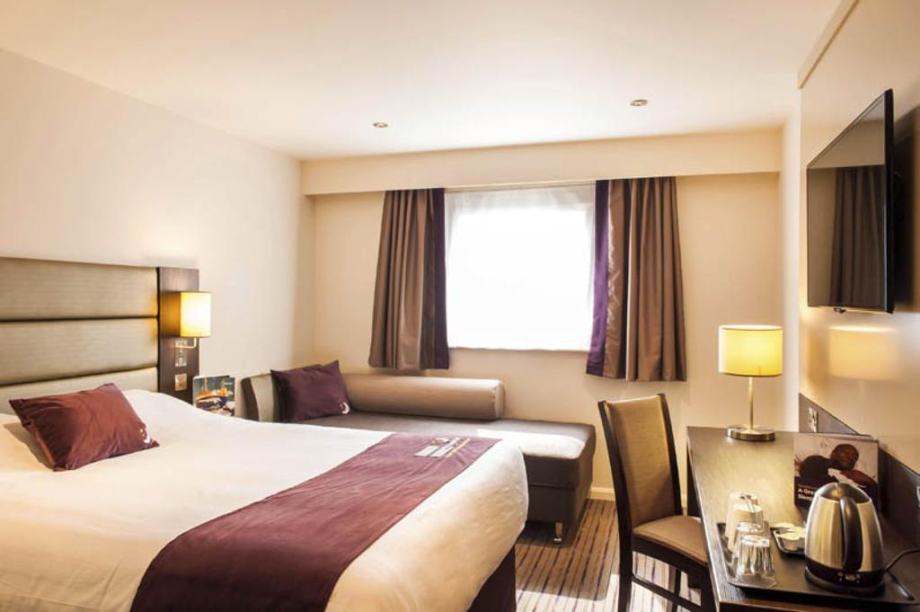 Premier Inn Basingstoke West Eksteriør billede