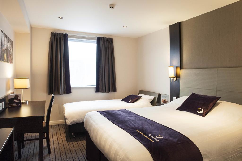Premier Inn Basingstoke West Eksteriør billede