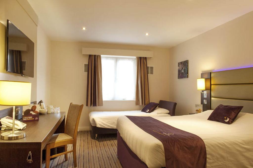 Premier Inn Basingstoke West Eksteriør billede