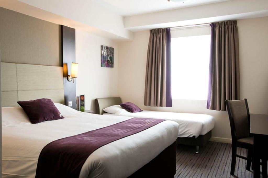 Premier Inn Basingstoke West Eksteriør billede