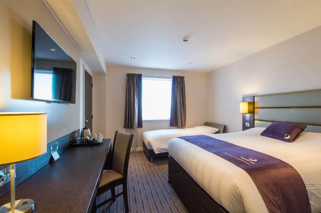 Premier Inn Basingstoke West Eksteriør billede