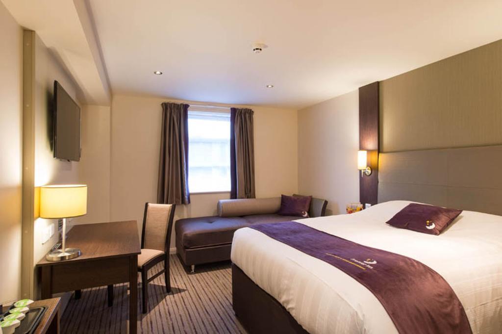 Premier Inn Basingstoke West Eksteriør billede