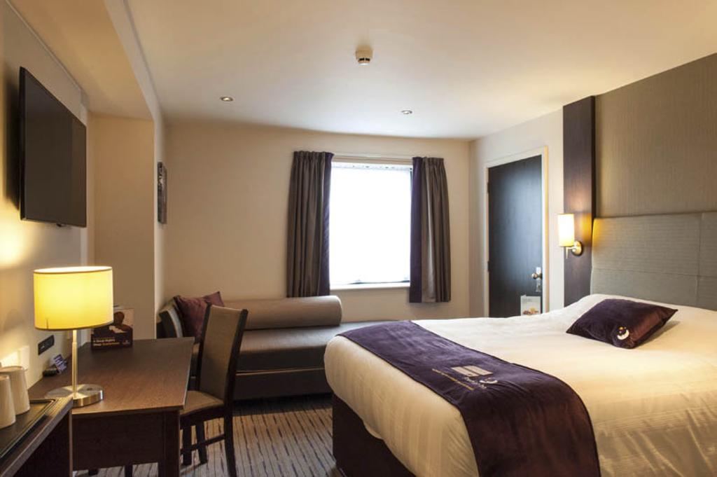Premier Inn Basingstoke West Eksteriør billede