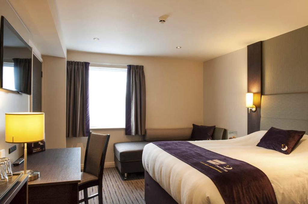Premier Inn Basingstoke West Eksteriør billede