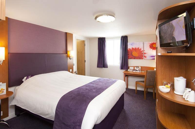 Premier Inn Basingstoke West Eksteriør billede