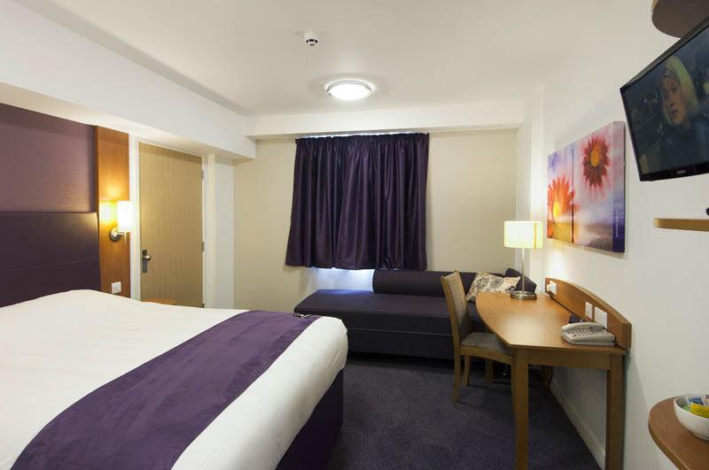 Premier Inn Basingstoke West Eksteriør billede