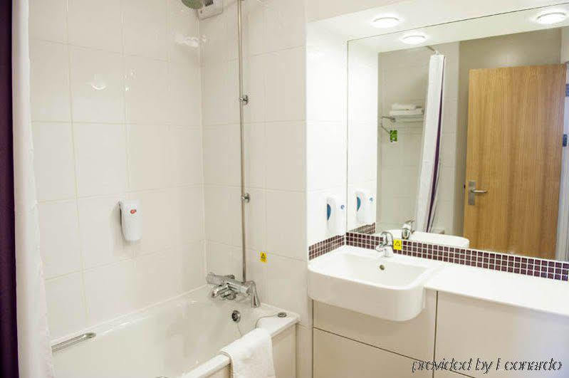Premier Inn Basingstoke West Eksteriør billede